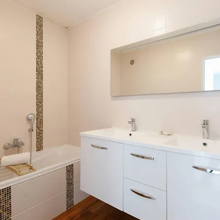 Julius 6 Couchages, Parking Privé Apartamento