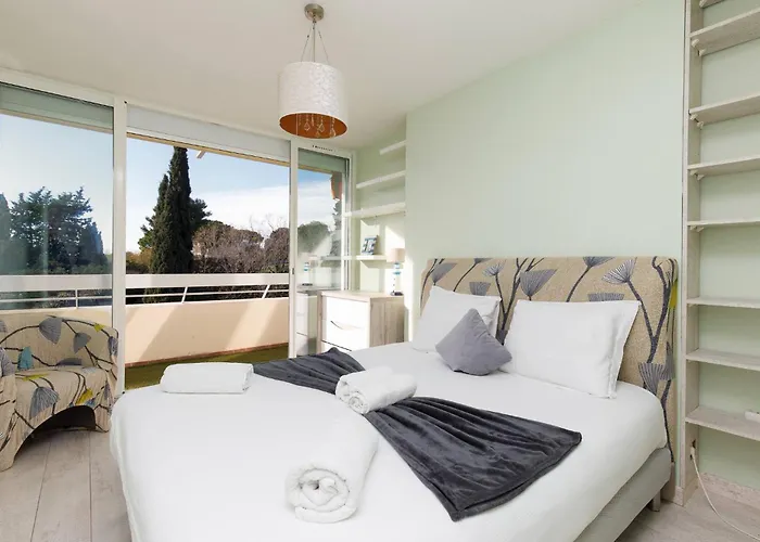 公寓 Julius 6 Couchages, Parking Prive 昂蒂布